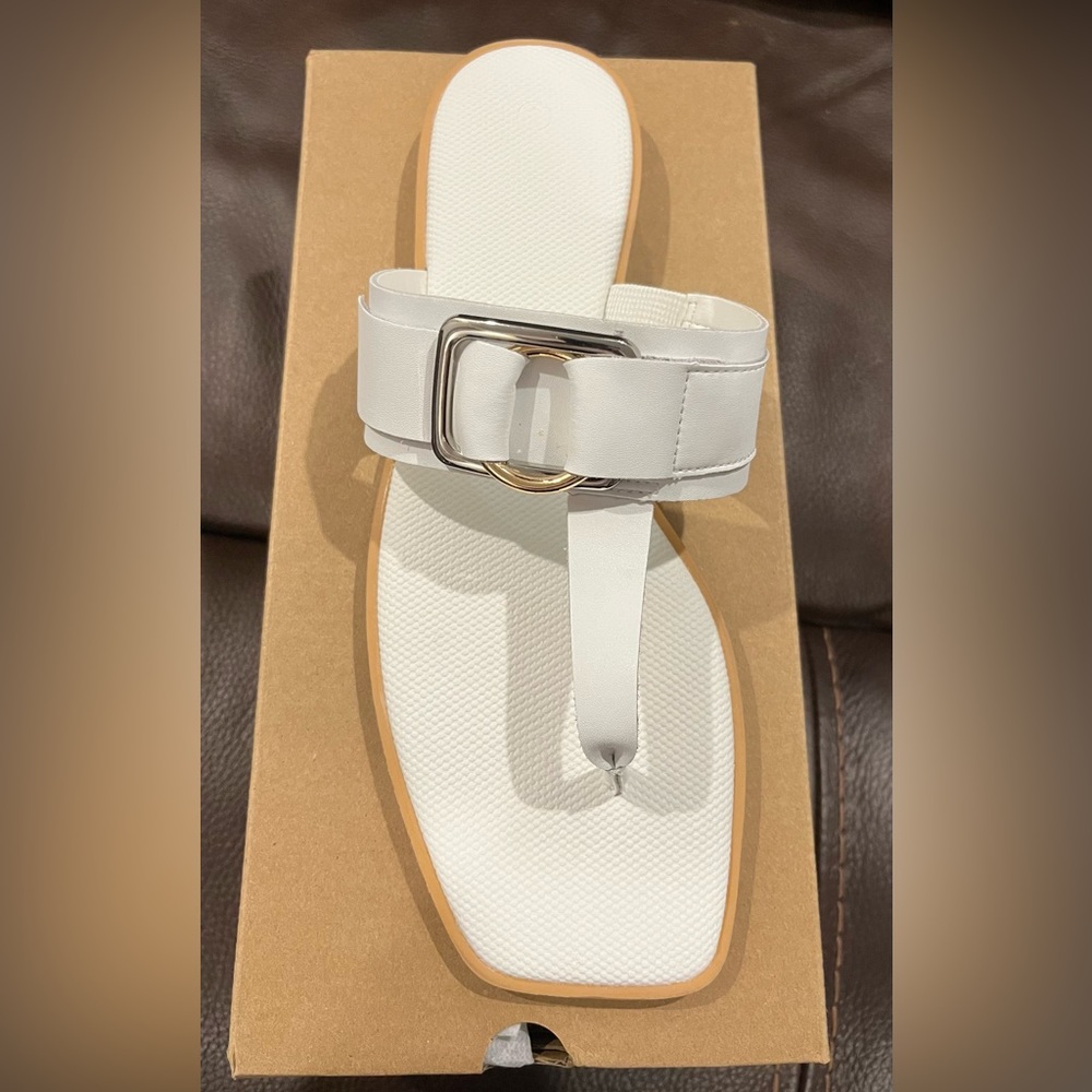 Sandals with buckle